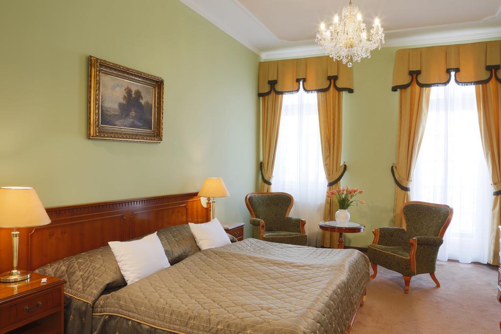 Отель Bristol Georgy House Карловы Вары Экстерьер фото